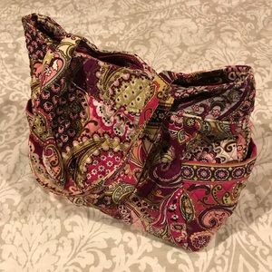 Vera Bradley Tote with Zippered top!